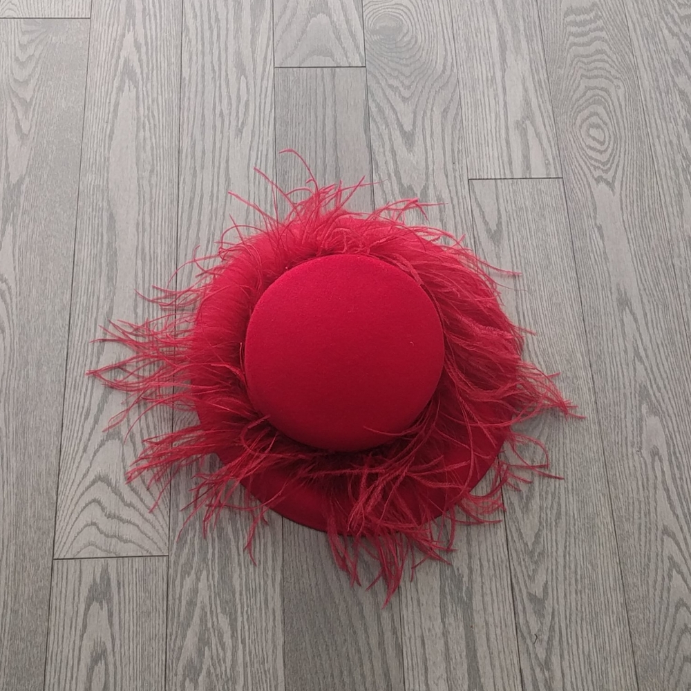 Beautiful red hat by Toucan New York 🌸🌸🌸